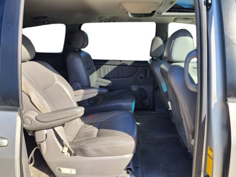 2004 Toyota Sienna XLE 7 Passenger