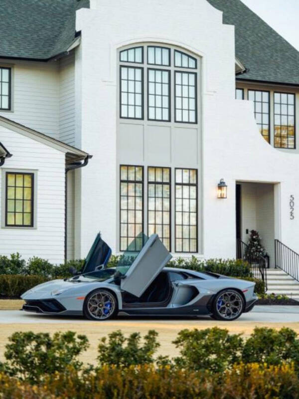 2022 Lamborghini Aventador Ultimae's photo