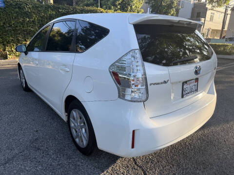 2012 Toyota Prius v Three