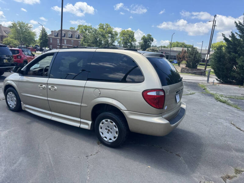 2001 Chrysler Town and Country LX