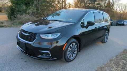 2023 Chrysler Pacifica Plug-In Hybrid Touring L