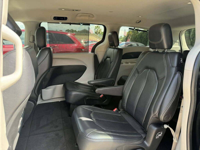 2022 Chrysler Pacifica Touring L