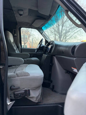 2004 Ford E-Series E-350 SD