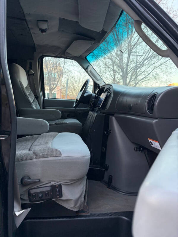2004 Ford E-Series E-350 SD