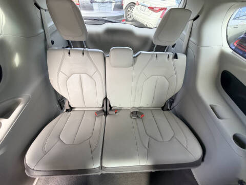 2017 Chrysler Pacifica Touring-L