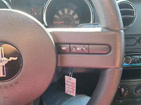 2005 Ford Mustang V6 Deluxe