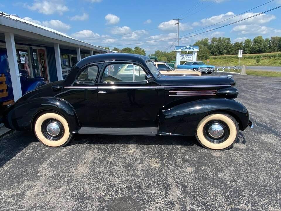 1937 Oldsmobile Coupe 7