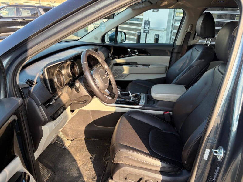 2023 Kia Carnival EX