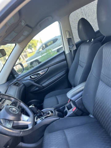 2020 Nissan Rogue SV