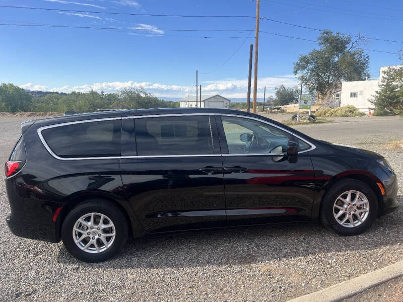2022 Chrysler Voyager LX