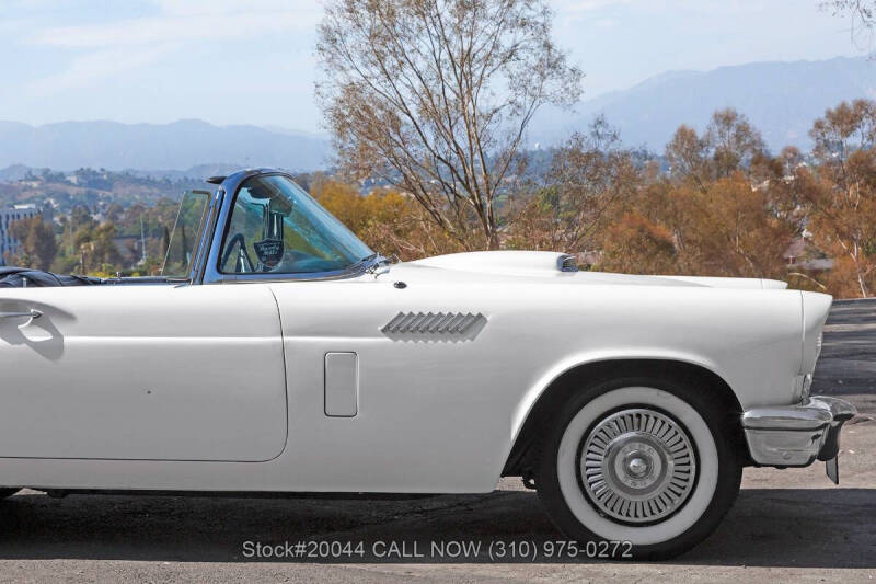 1957 Ford Thunderbird