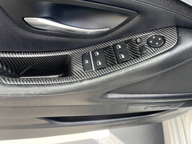 2012 BMW 5 Series 528i