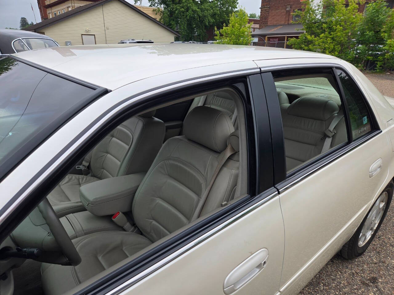 2002 Cadillac DeVille 41