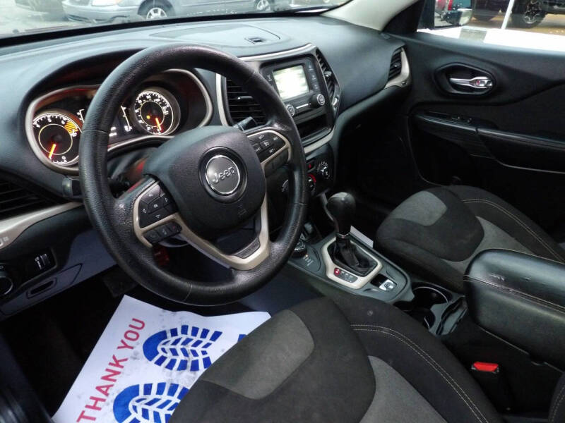 2016 Jeep Cherokee Sport