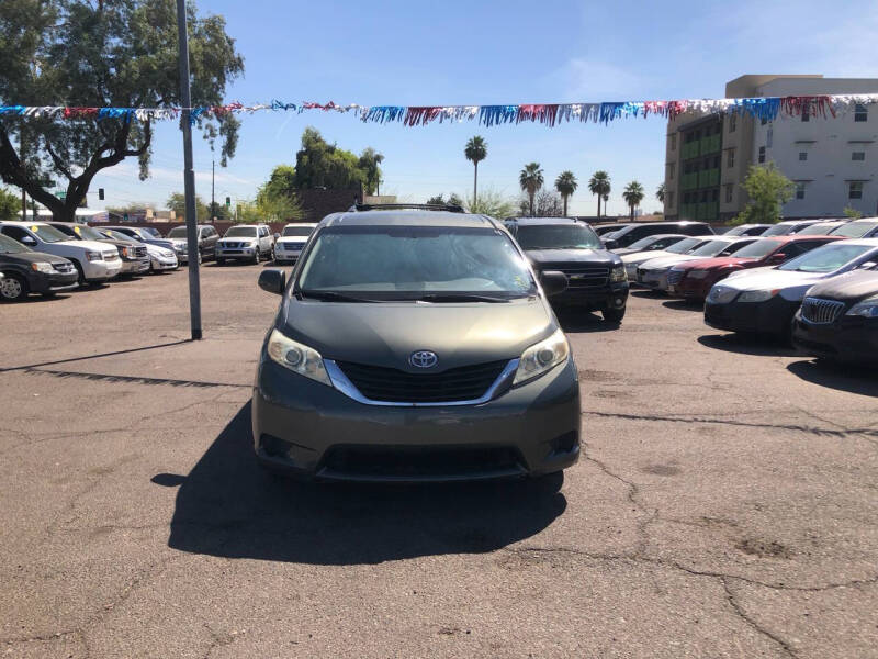 2011 Toyota Sienna LE 8-Passenger