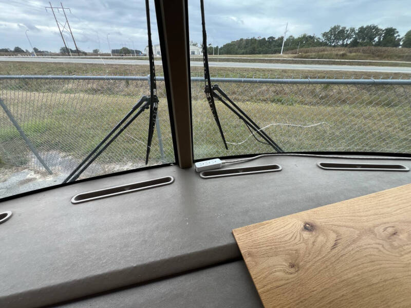 2000 Winnebago Adventurer