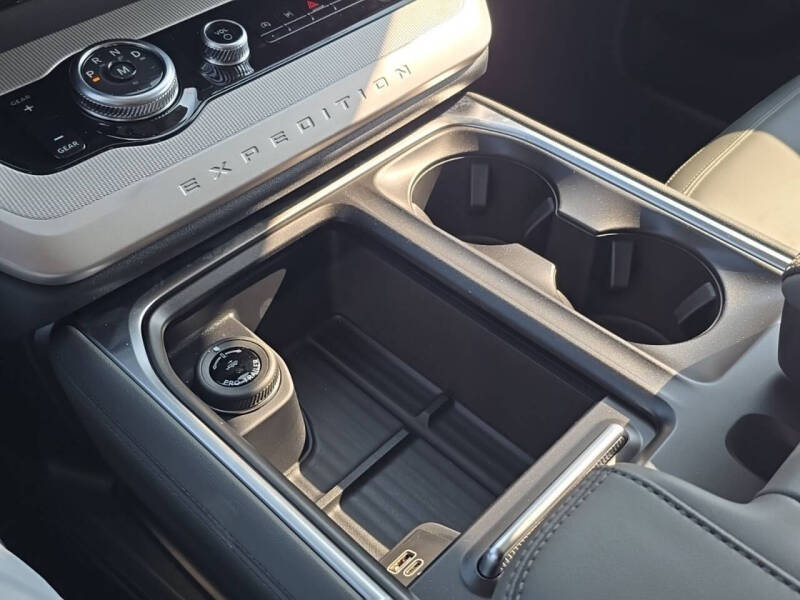 2027 Ford Expedition MAX Active