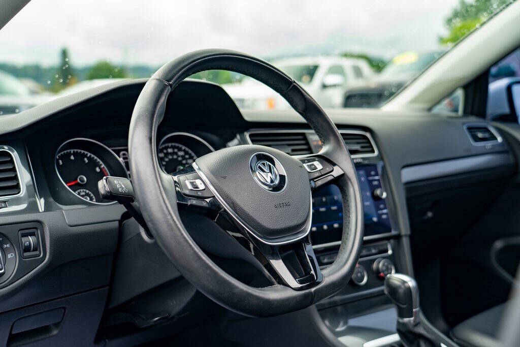 2019 Volkswagen Golf SportWagen for sale at Auto Destination in Puyallup, WA