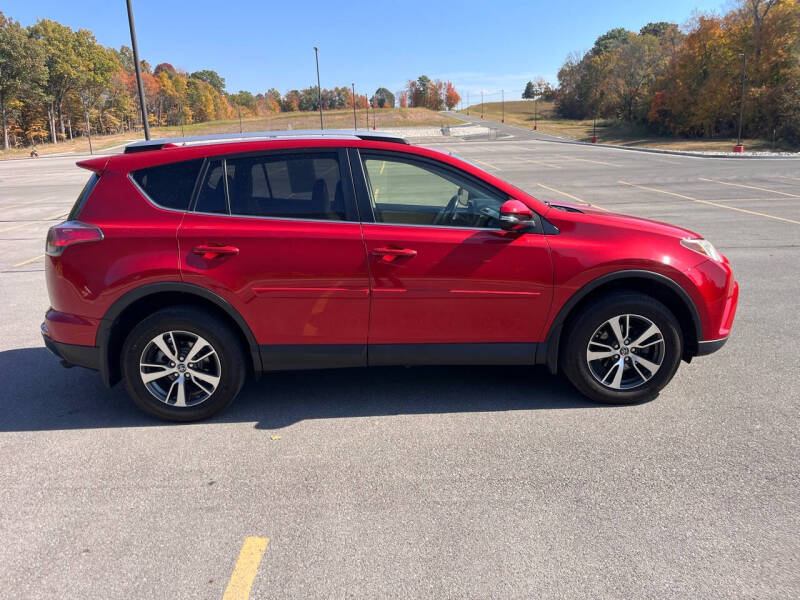 2016 Toyota RAV4 XLE photo 6