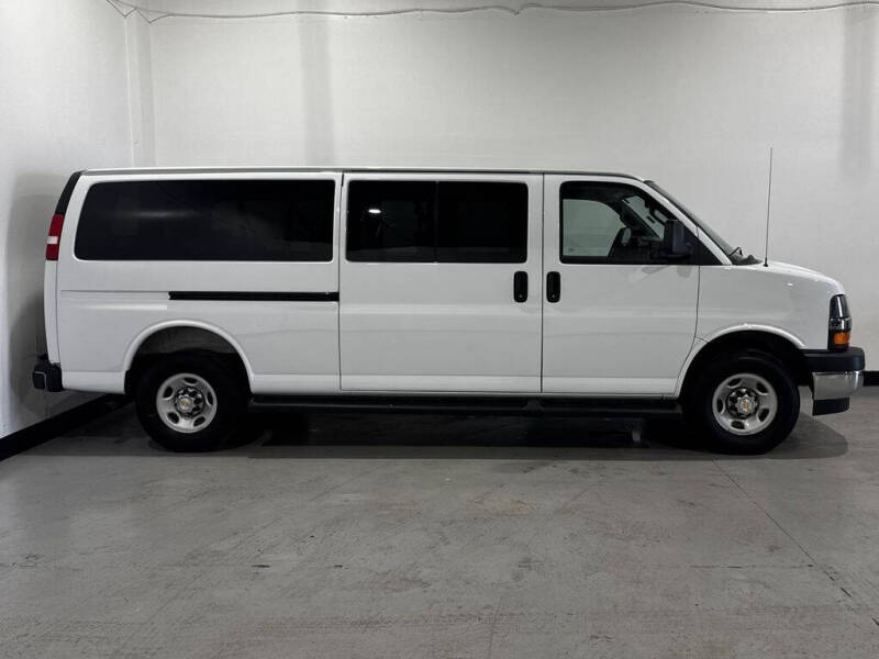 2025 Chevrolet Express LT 3500