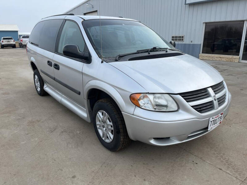 Used 2006 Dodge Grand Caravan SE with VIN 1D4GP24RX6B542205 for sale in Chamberlain, SD