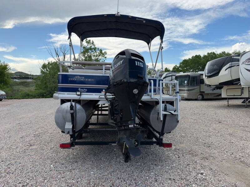 2014 Tracker MARINE FISHIN BARGE
