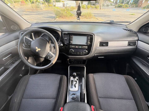 2018 Mitsubishi Outlander ES