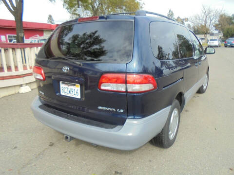 2001 Toyota Sienna LE