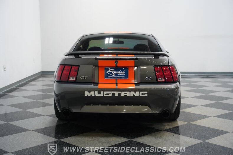 2004 Ford Mustang GT Deluxe