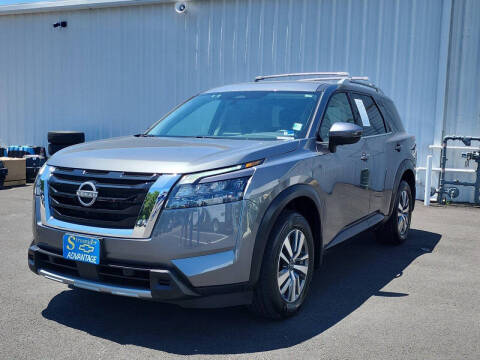 2025 Nissan Pathfinder SL