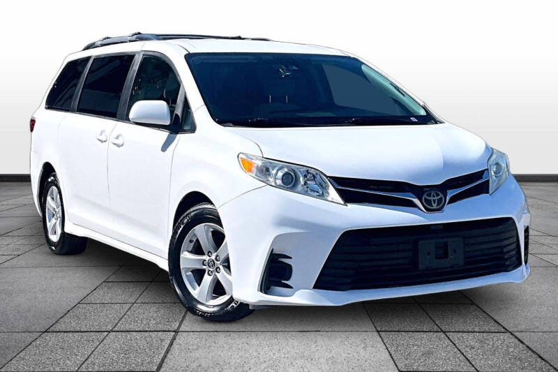 2021 Toyota Sienna LE 8-Passenger