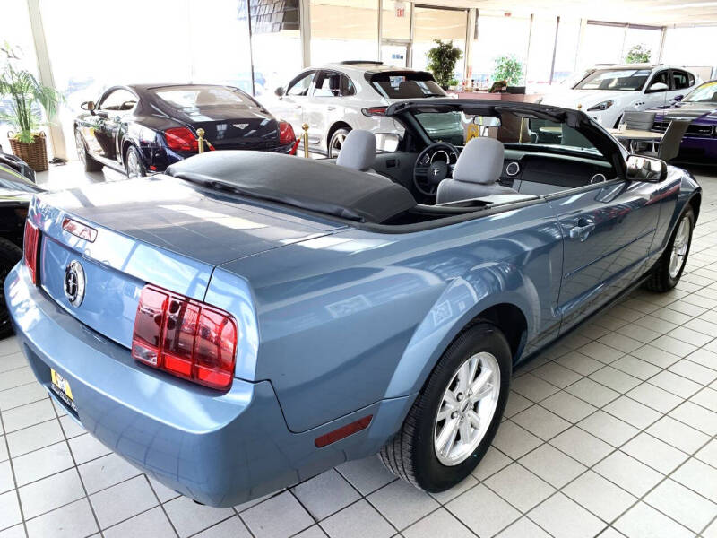 2007 Ford Mustang V6 Deluxe