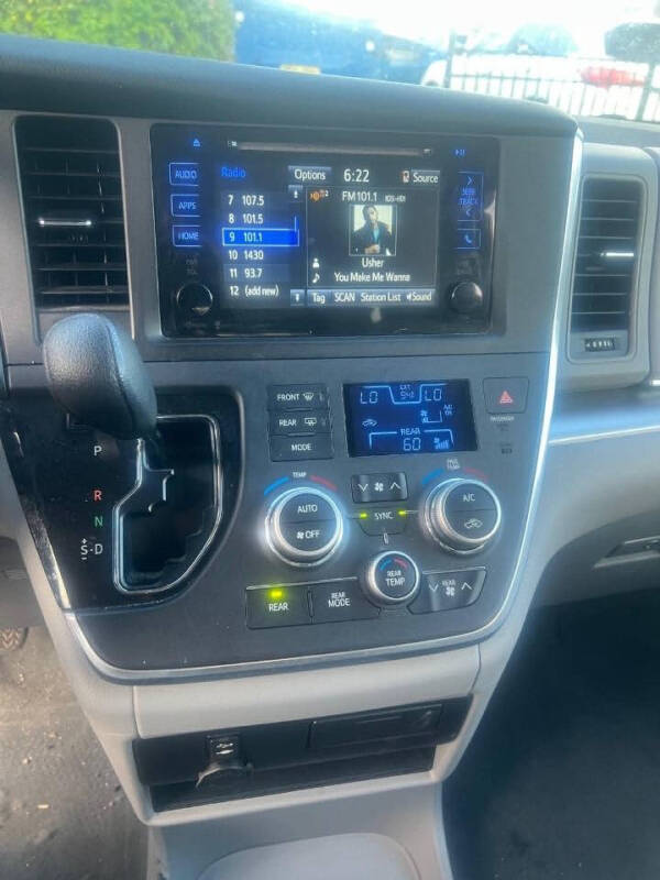 2015 Toyota Sienna LE 8-Passenger