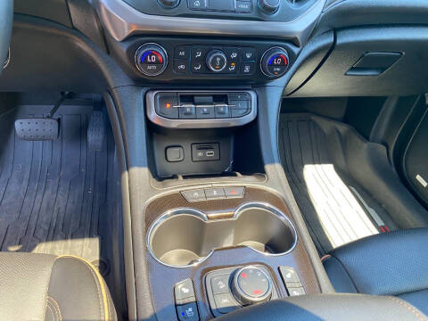 2023 GMC Acadia AT4