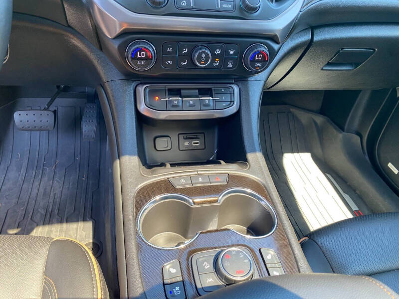 2023 GMC Acadia AT4