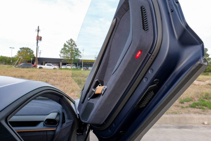 2025 Lamborghini Revuelto