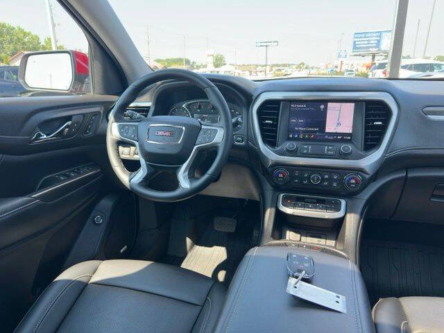 2023 GMC Acadia SLT