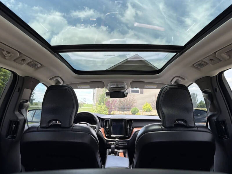 2024 Volvo XC60 B5 Plus Dark Theme