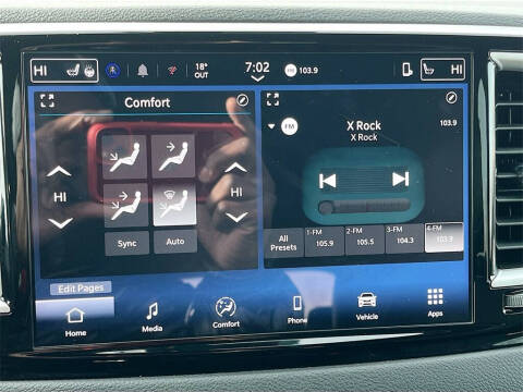 2025 Chrysler Pacifica Select