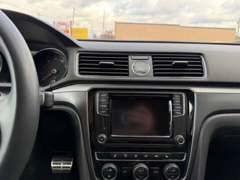 2017 Volkswagen Passat 1.8T R-Line