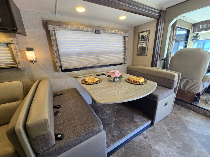 2017 Thor Motor Coach Windsport