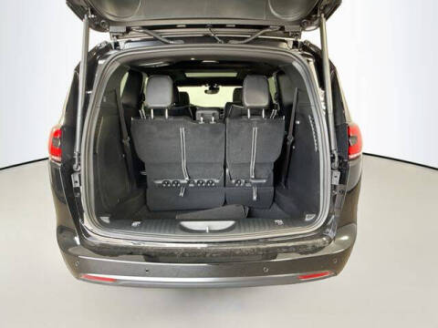 2027 Chrysler Pacifica Limited