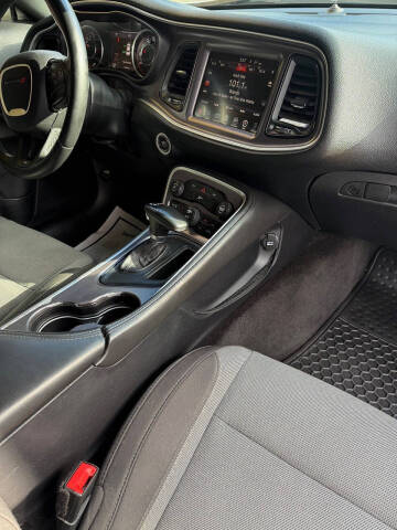 2015 Dodge Challenger SXT