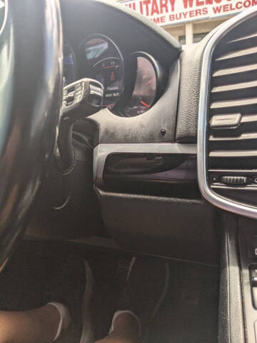 2017 Porsche Cayenne Platinum Edition