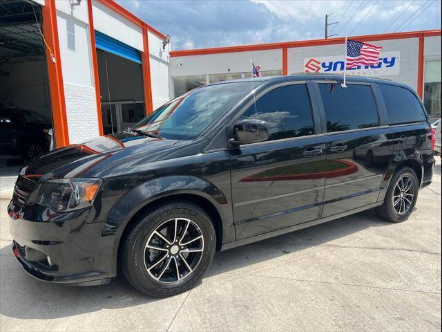 2016 DODGE Grand Caravan Minivan - $9,897