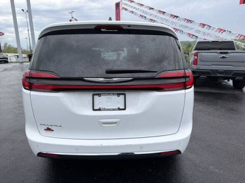 2025 Chrysler Pacifica Select