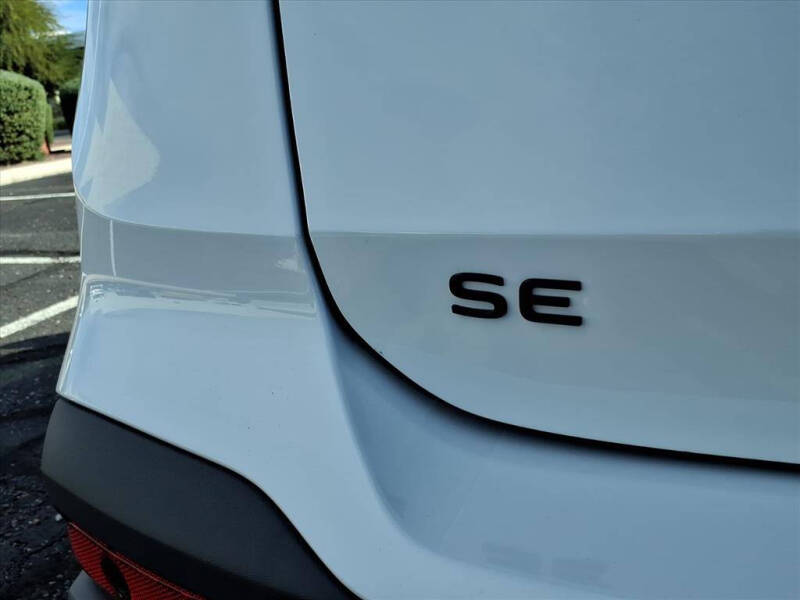 2026 Volkswagen Taos SE Black