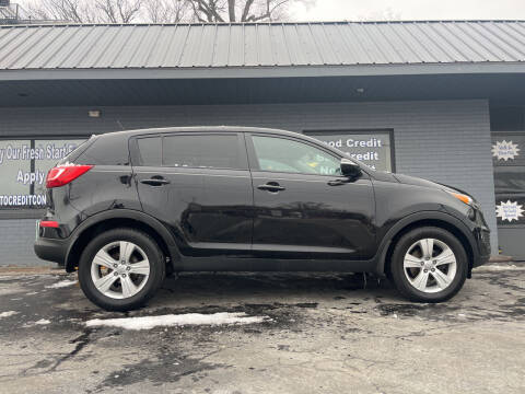 2013 Kia Sportage for sale at Auto Credit Connection LLC in Uniontown PA