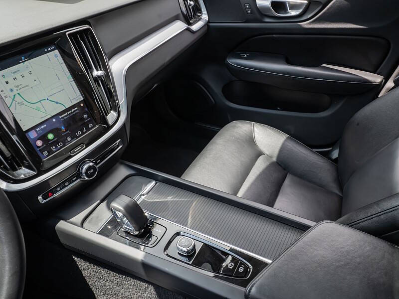 2024 Volvo S60 B5 Core Dark Theme