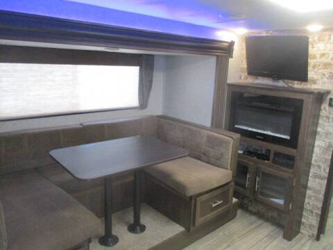 2018 Forest River Cherokee Grey Wolf limited 23M